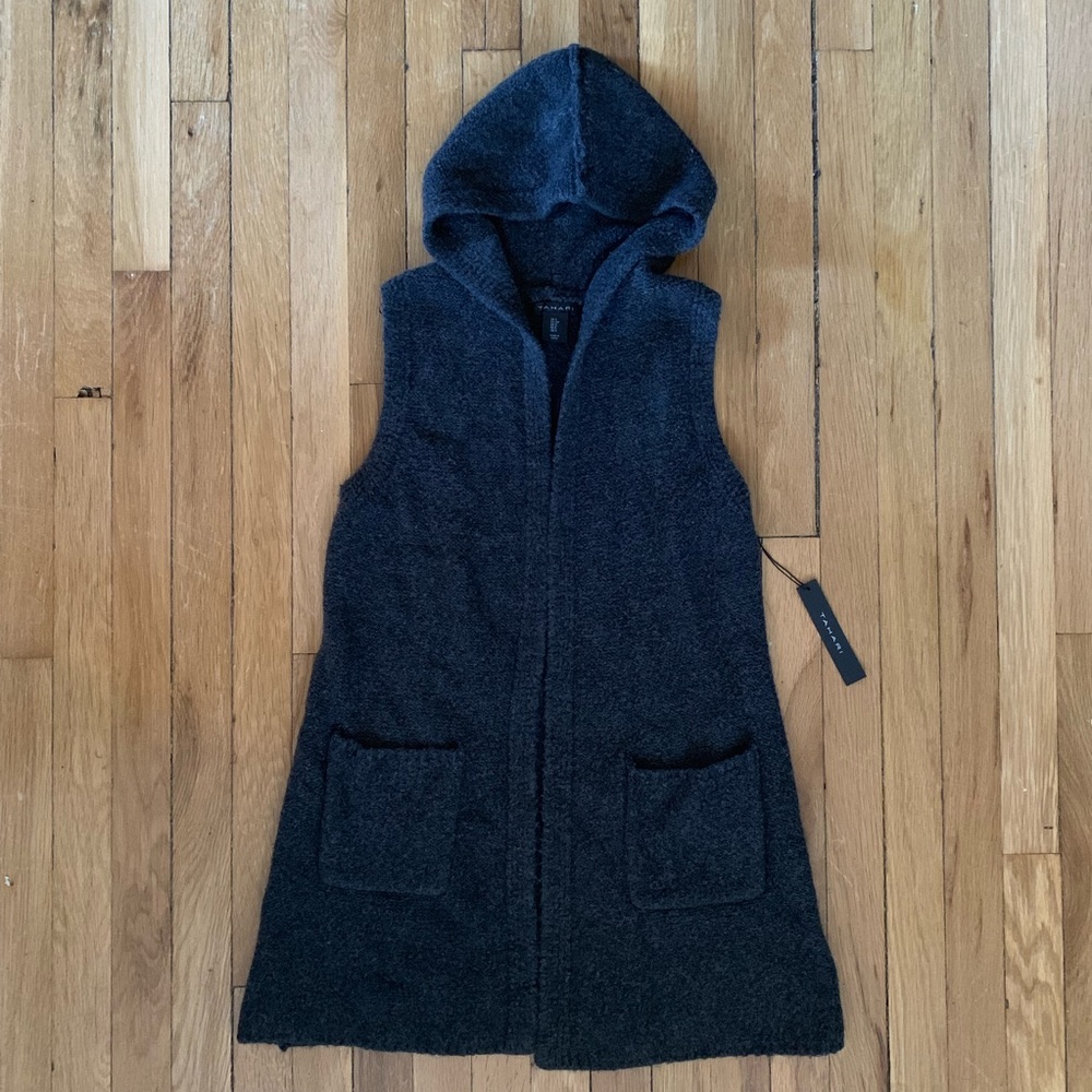 NWT Tahari No sleeve sweater shrug with hood.
